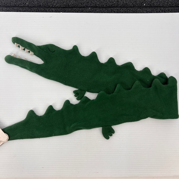 MERI MERI KNITTED ORGANIC COTTON ANIMAL SCARVES ALLIGATOR GREEN - Picture 1 of 7